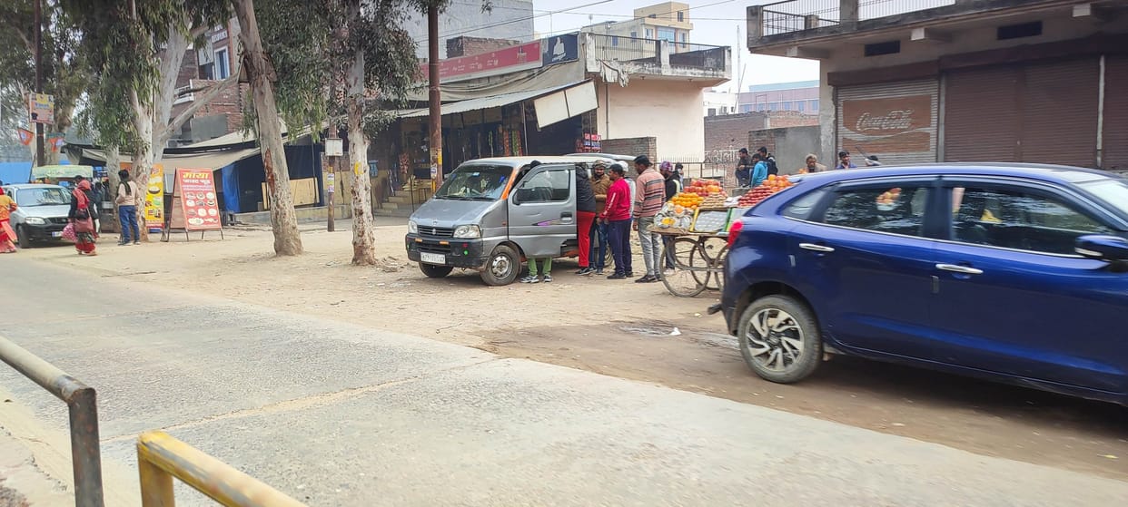 Aligarh: There is a ruckus at Sarsaul crossroads, department unknown