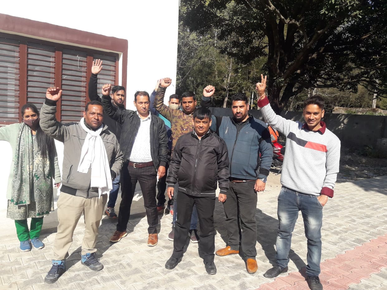 Forest workers demonstrated against DFO Haridwar