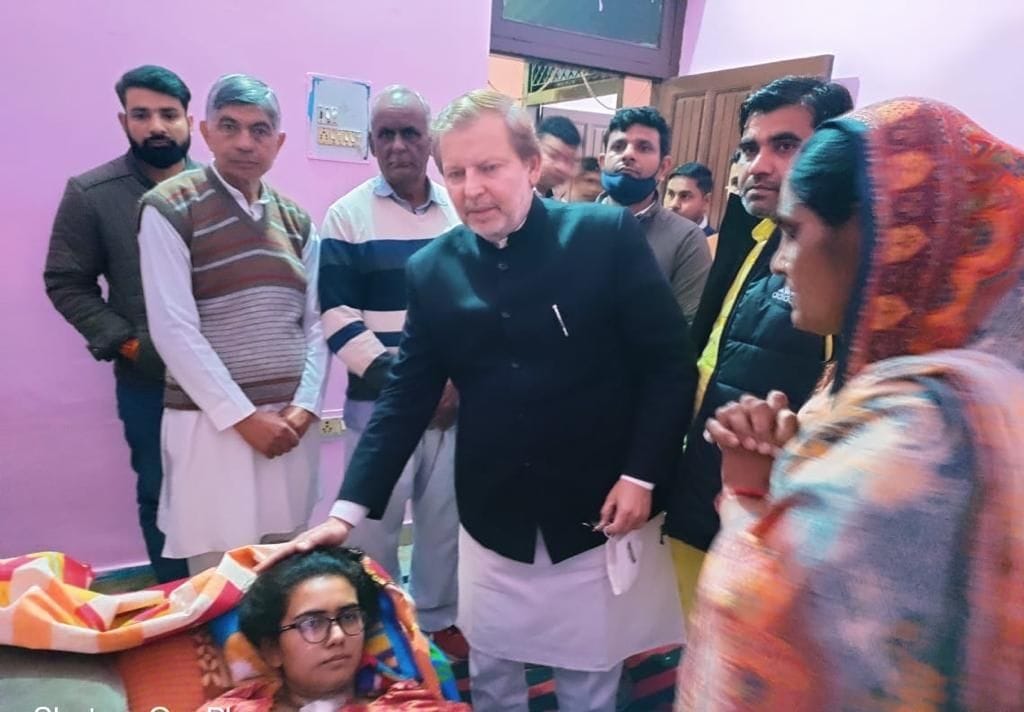Going to the house of Tanishka, the victim of the shooting, the MP asked about her well being