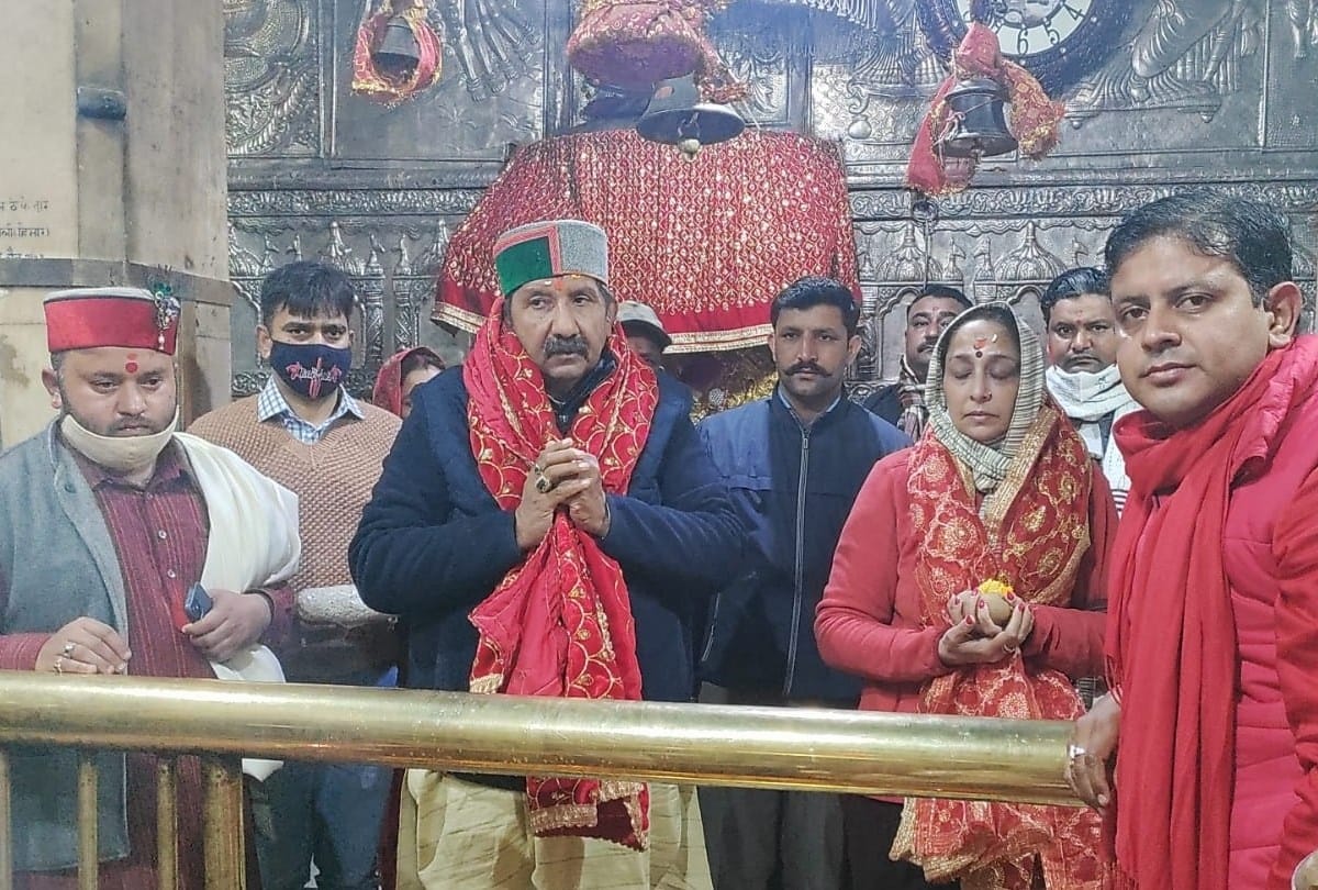 neta pratipaksh mukesh agnihotri pays obeisance at jwalamukhi temple kangra