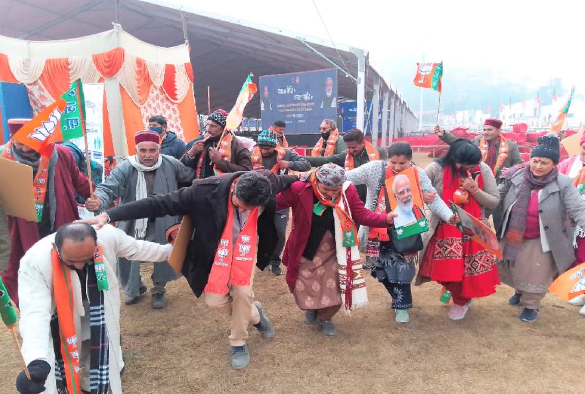 PM modi rally Glimpses in pictures: Paddal resonated with musical instruments, Natis also became an attraction, special Himachali dishes served