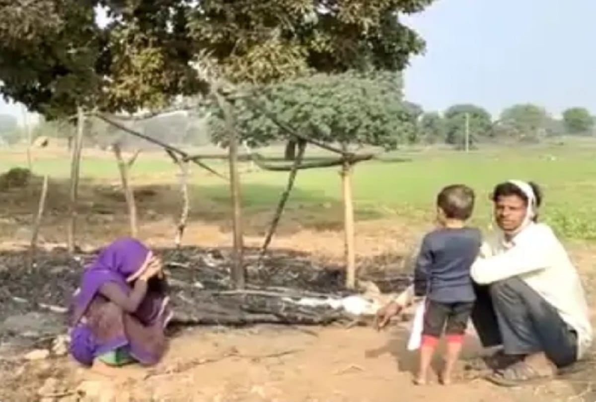 Shivpuri MP News: two and a half year old girl burnt alive in a hut  in Shivpuri, father says brothers burnt, police fir filed