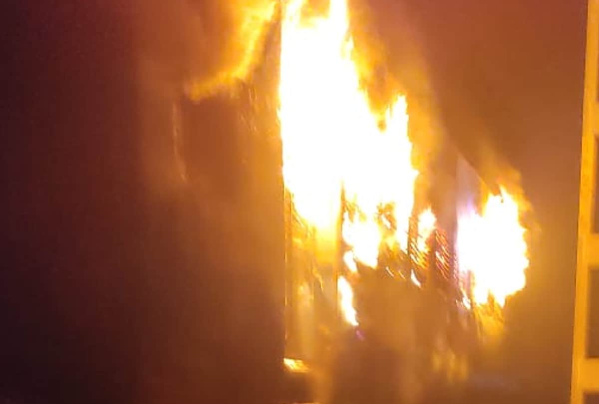 Fire breaks out in coach of Kasganj Farrukhabad passenger train