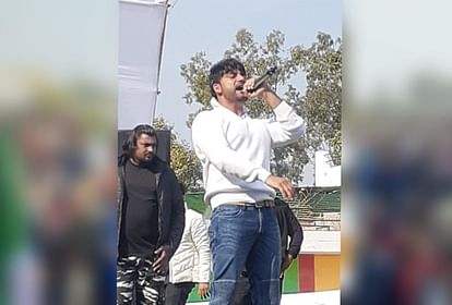 Singer Ajay Hooda is tempering his songs in the election environment