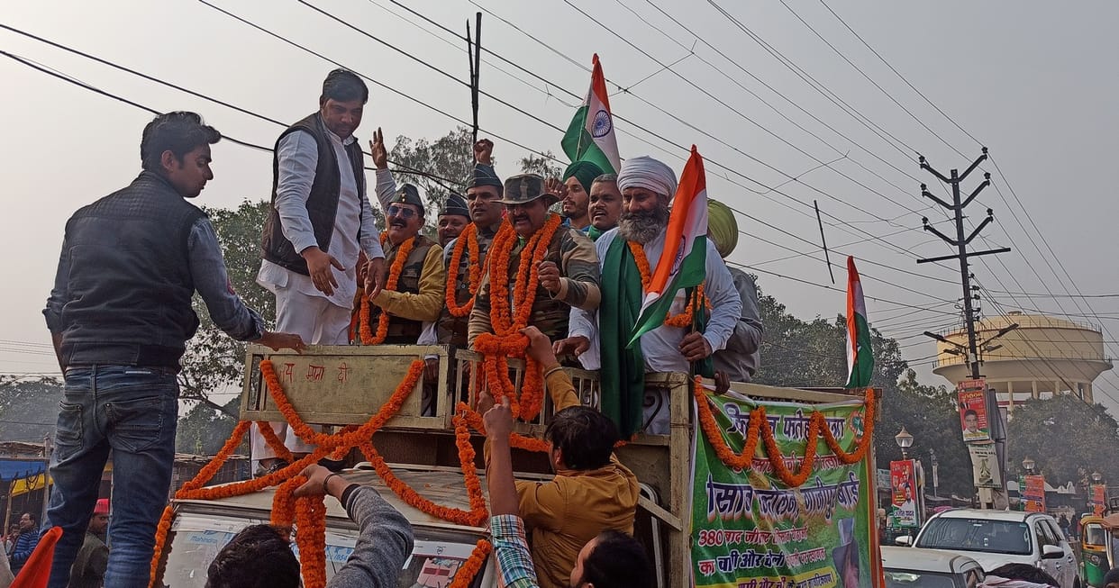 Respect to the farmers and soldiers returning home after the movement