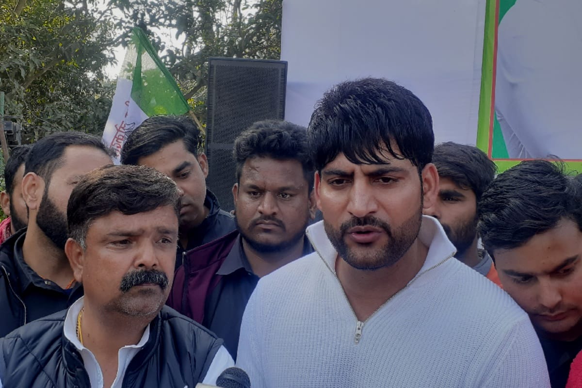 Singer Ajay Hooda is tempering his songs in the election environment