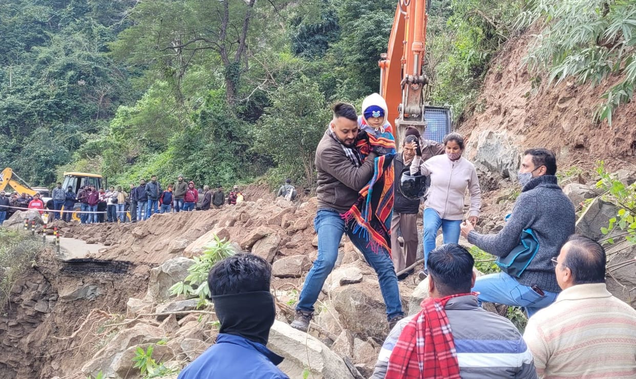 50 meters of NH collapsed, traffic stalled for 17 hours