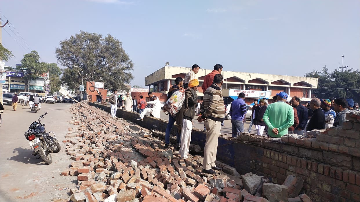 37 years old 70 feet long and 10 feet high wall of bus stand collapsed