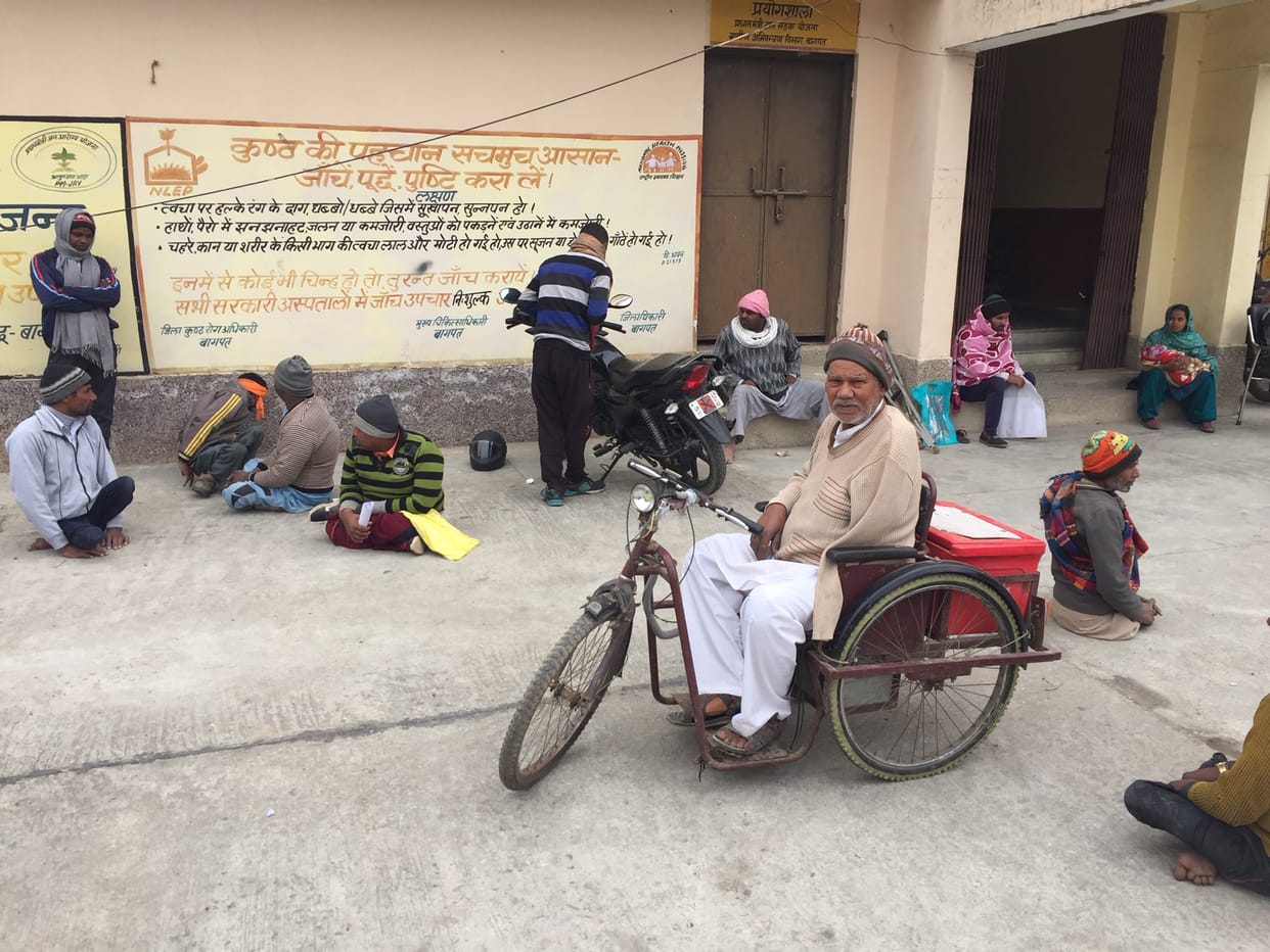 In winter, the Divyang kept chilling while sitting on the ground, the officers arrived one and a half hours late.