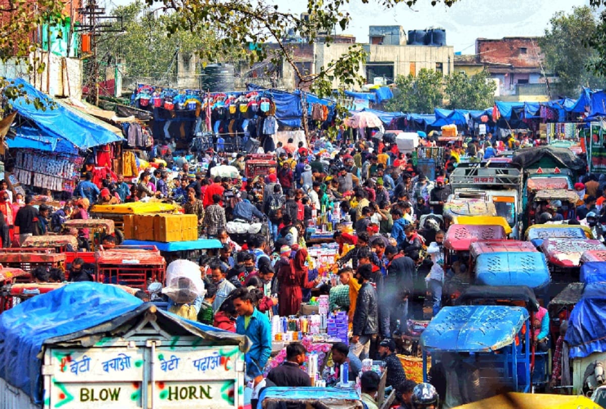 fear of closure of market due to the increasing case of covid-19 started haunting traders in delhi
