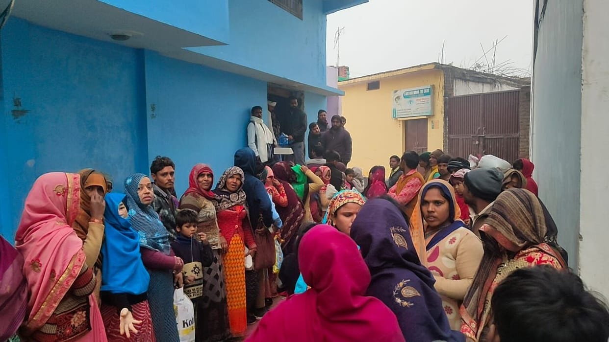 Hathras: Consumers created ruckus for not getting ration