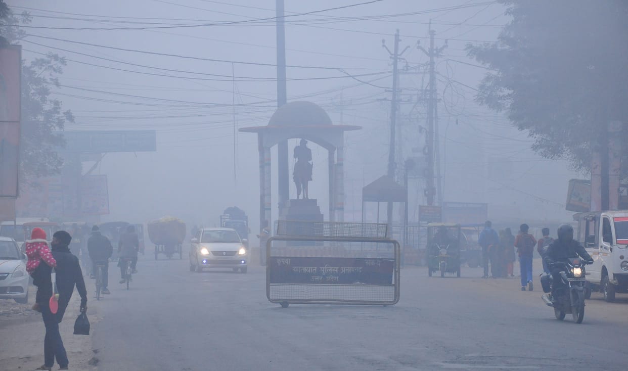 Fog knocked for the first time in the season, vehicles kept crawling