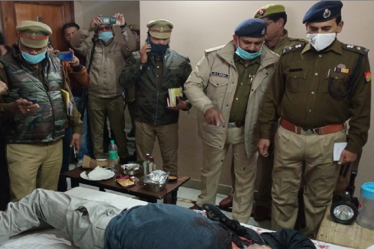 Bijnor News: A youth has murdered by friend in a hotel after friendship in mumbai and see photos