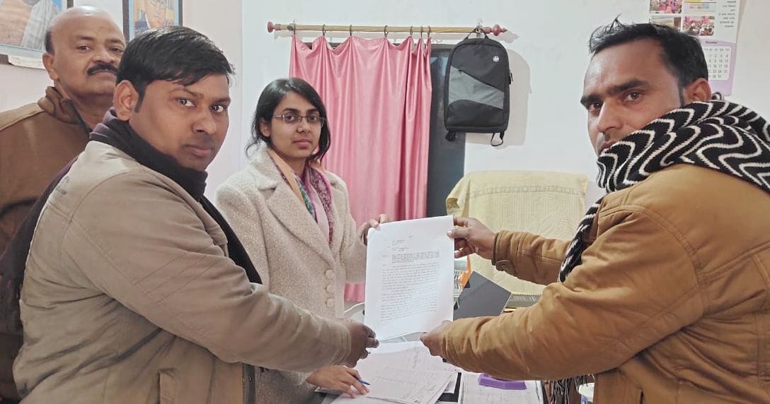 Employment servants demonstrated, submitted memorandum