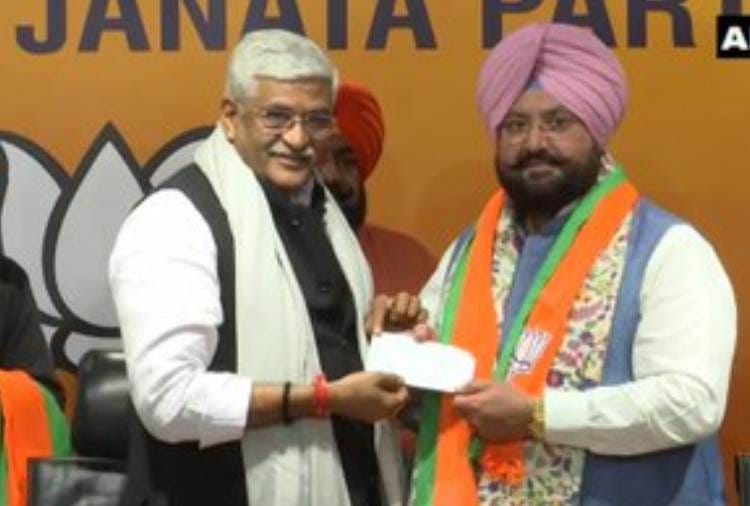 Sitting Punjab Congress MLAs Fateh singh bajwa join BJP
