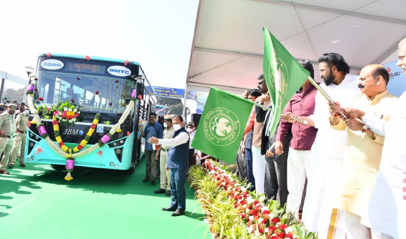 India plans to buy electric buses worth 10 billion dollars or Rs 1000 crore to transform public transport and
