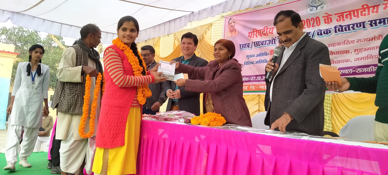 High school and intermediate students get tablets
