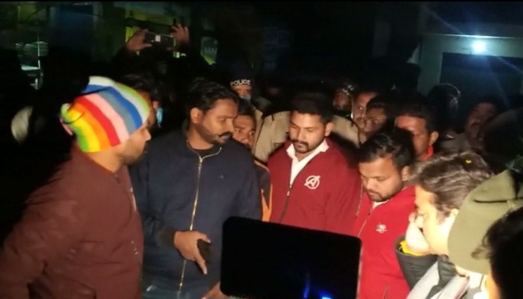 Death of e-rickshaw driver, relatives jammed by keeping dead body