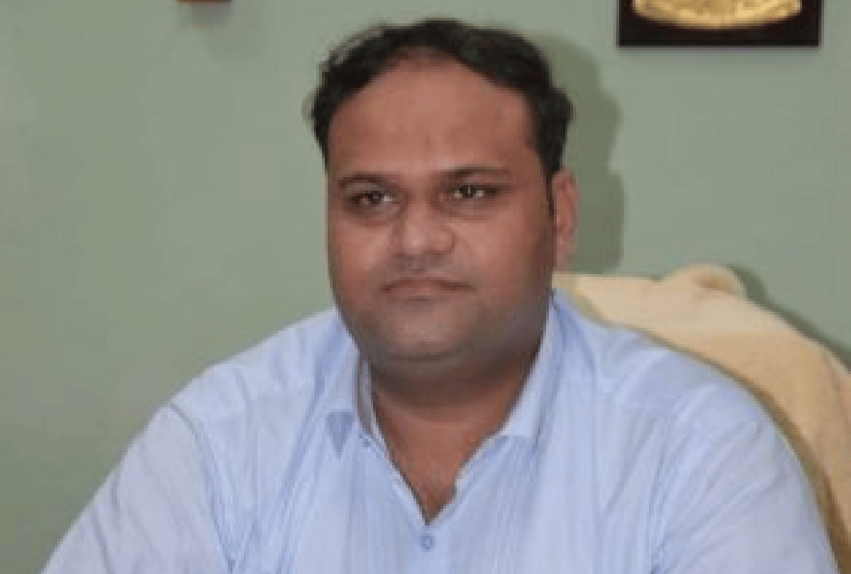Madhya Pradesh: Jabalpur collector halts his own salary as he failed to settle pending complaints