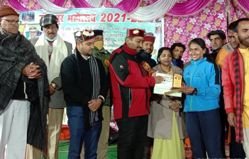 Singer Mahendra's songs boomed in Jaunpur festival