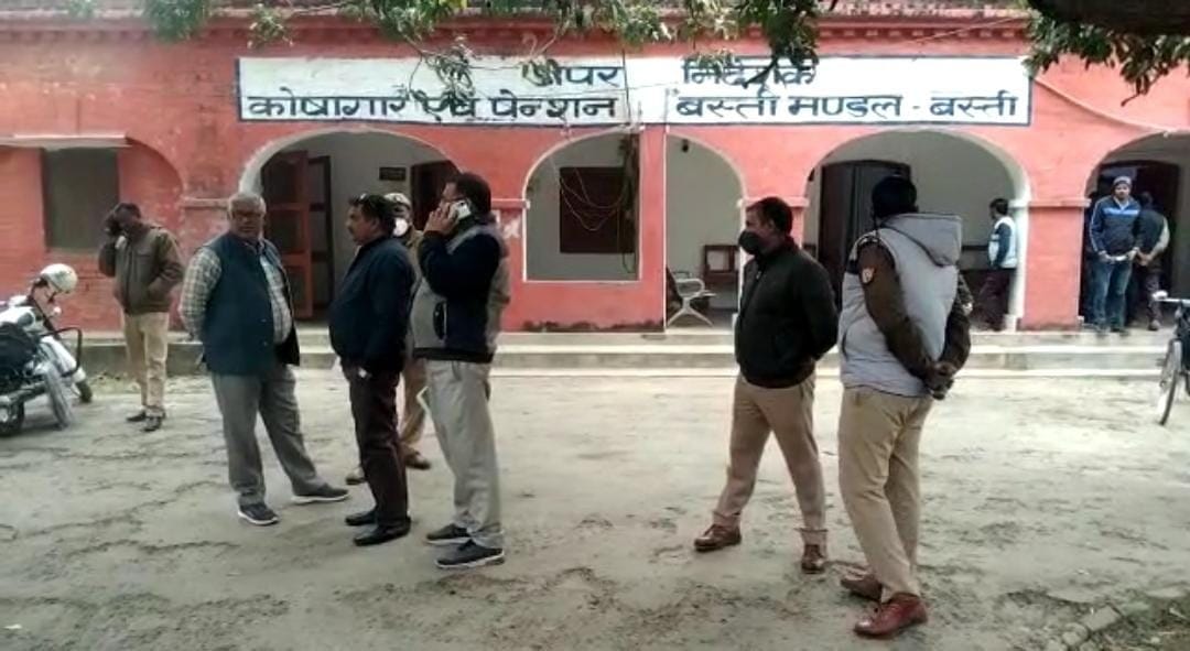 aavaas mein mrt mile sahaayak lekhaadhikaaree
