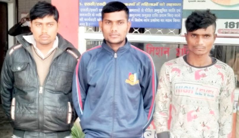 fathepur news,Three arrested for attacking police