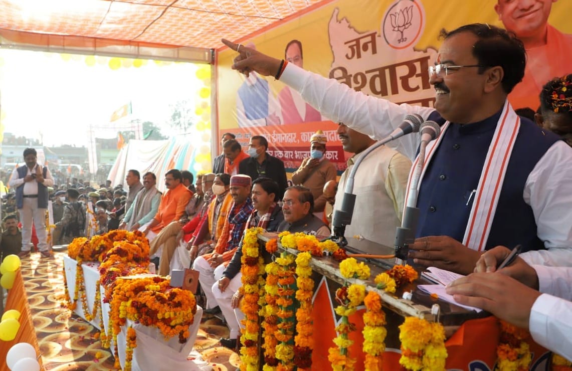 The foul smell of the socialist perfumer spread throughout the state