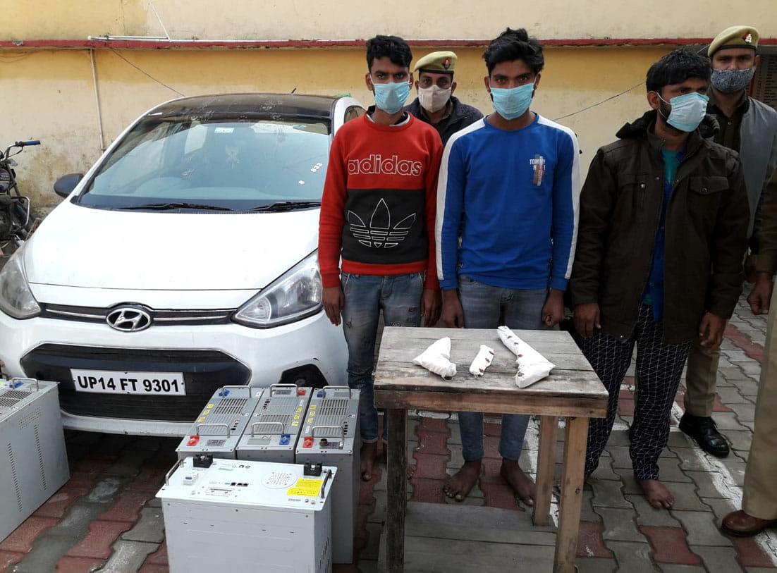 Three miscreants of battery thief gang caught after encounter