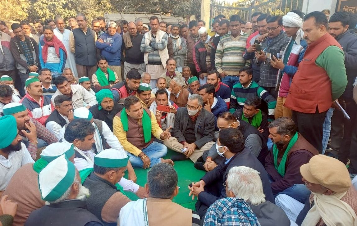Farmers gathered at Bilai mill for payment of dues