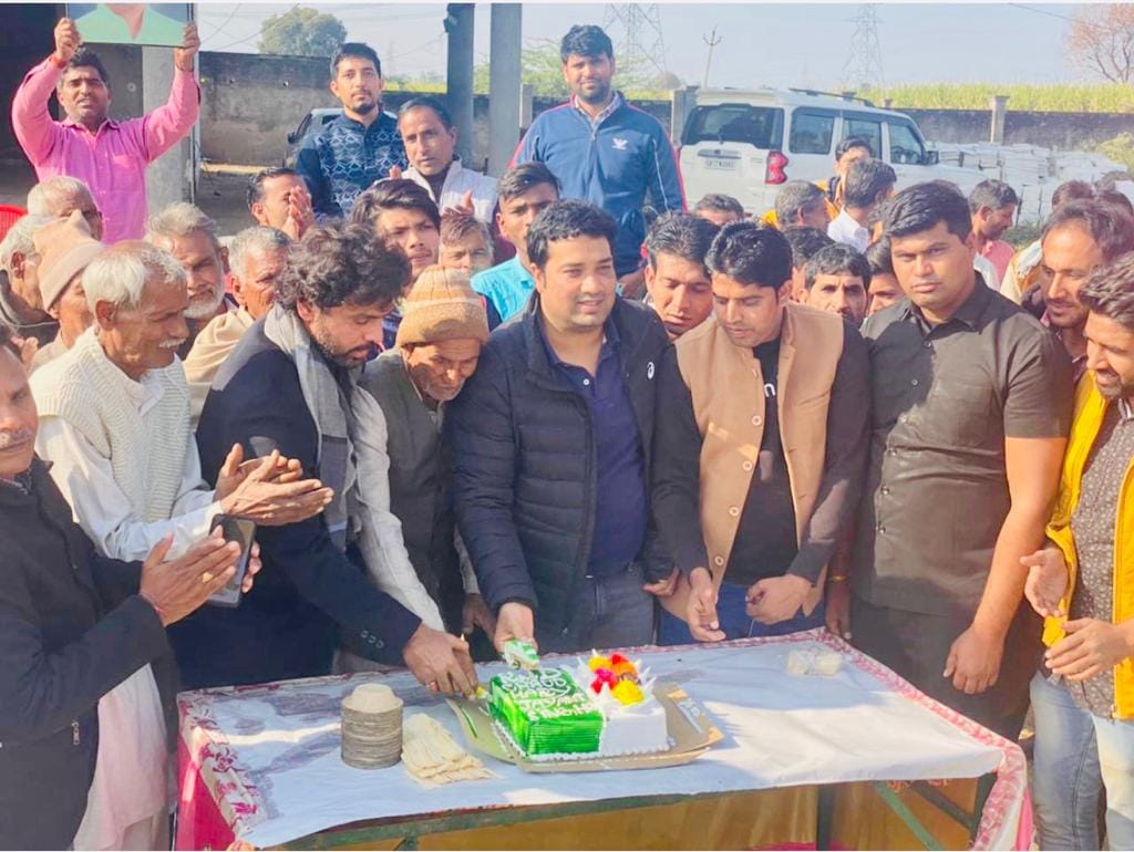 Cake cut on the birthday of Chaudhary Jayant Singh