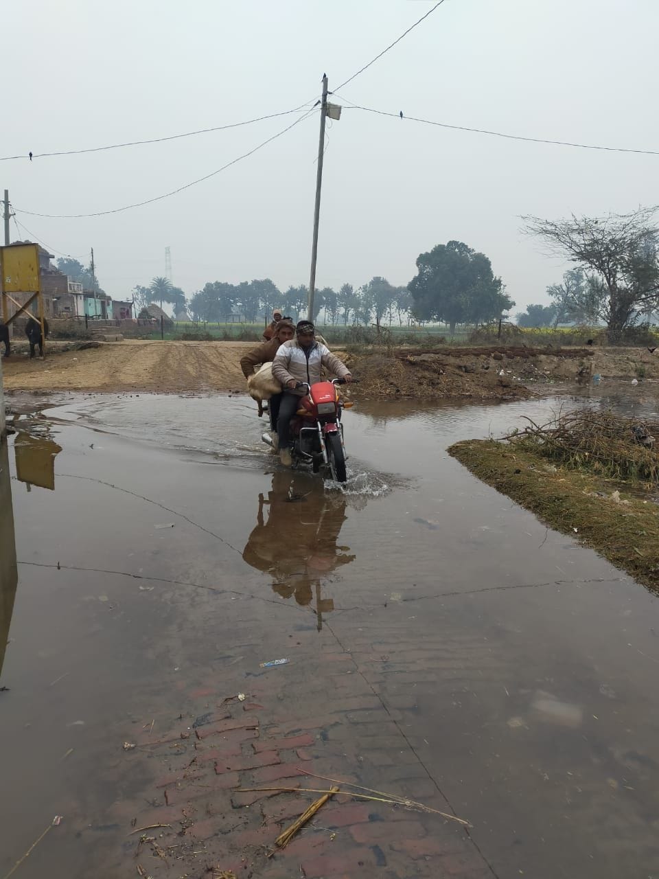 Water entered the village Dalshahpur due to Rajbha overflow