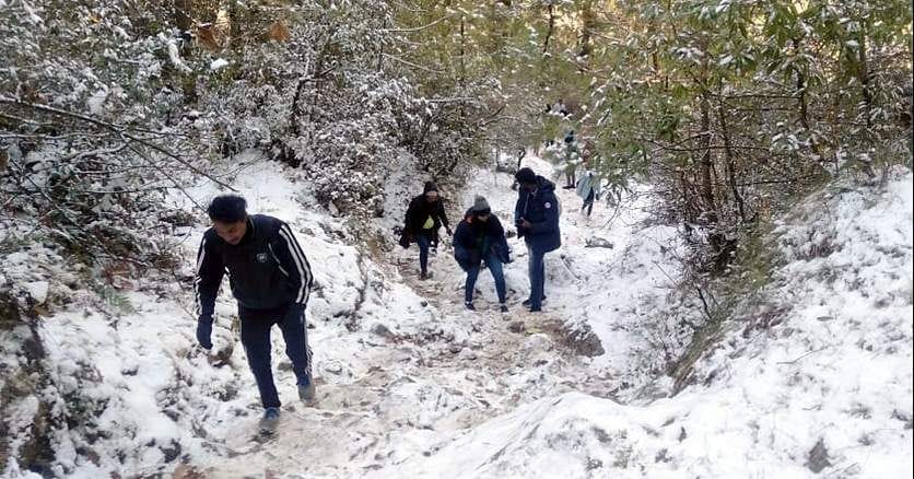 Joshimath Auli road opened yet the vehicles of tourists were sliding due to frost it was closed on Monday