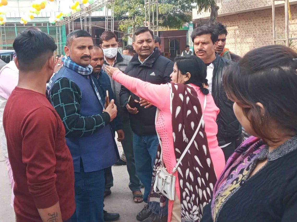 Hathras: The woman who reached the conference of Mahila Morcha created a ruckus