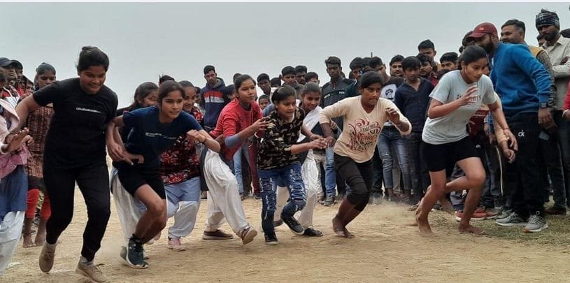 Hathras: Bablu and Jolly won the race competition