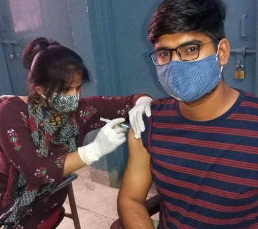 Three lakh students will get the vaccine first