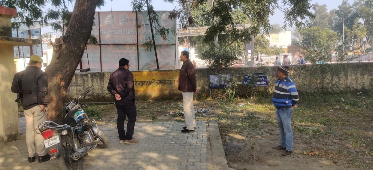 Hathras: Salary of absent officers-employees stopped, clarification sought in three days