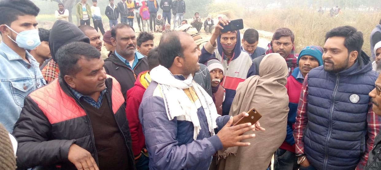 fathepur news,Chitaura villagers stopped soil mining