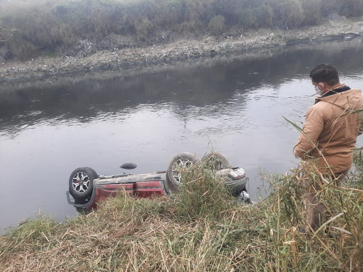 The car fell into the drain uncontrollably, engineer dies