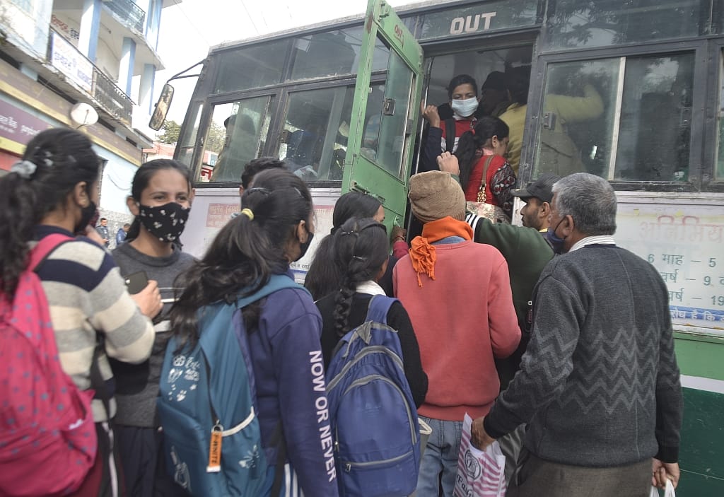in nahan sirmaur thrid day people continues facing problem of buses shortage and overloding