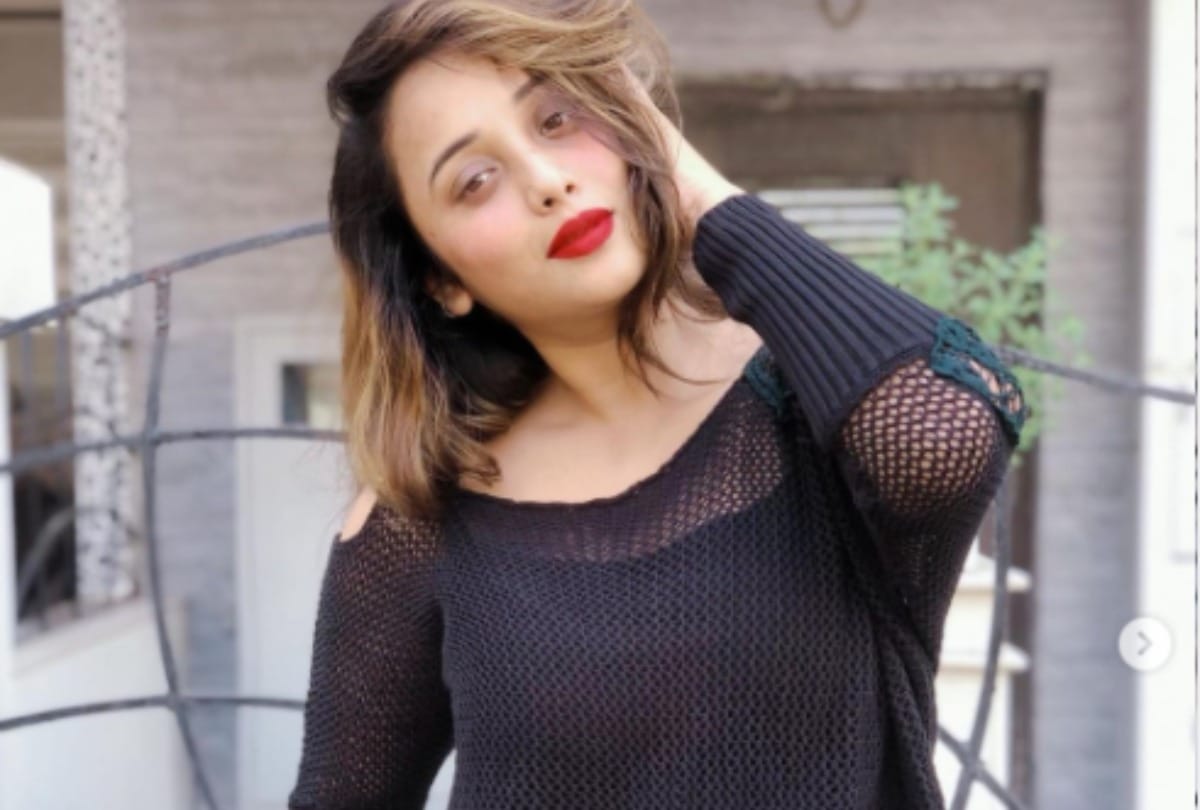 bhojpuri actress Rani Chatterjee joins Congress shares picture with Priyanka Gandhi on social media