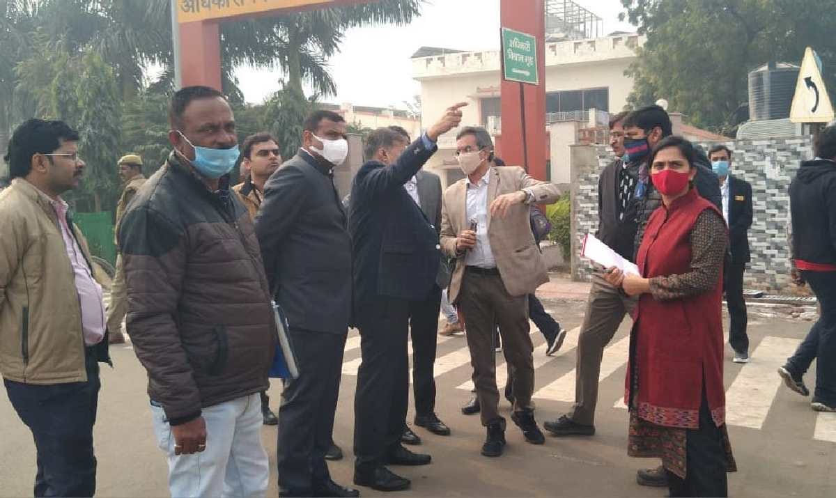 Varanasi RLDA Vice Chairman inspects Cantt station plans to build multipurpose building on rail land