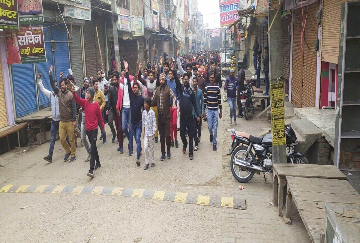 Cement Supplier Sandeep Gupta Murder news: people protest in etah