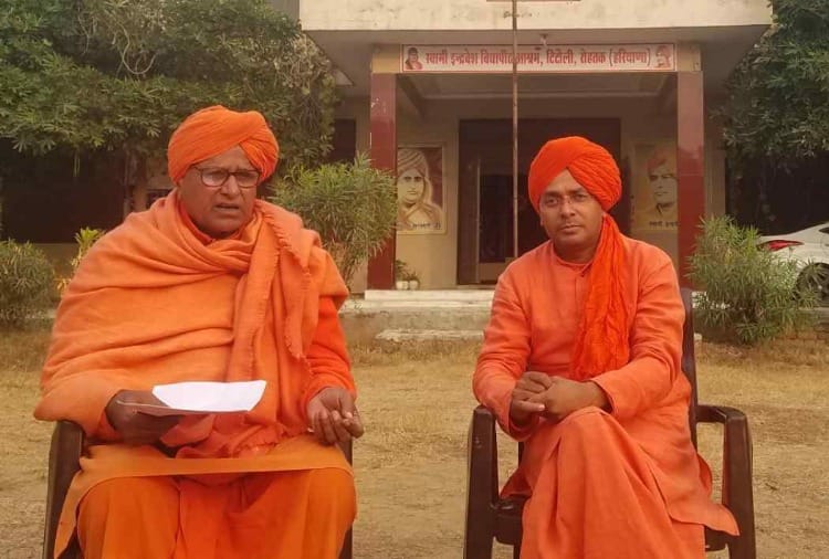 Swami Aryavesh condemns drinking alcohol age to 21 years
