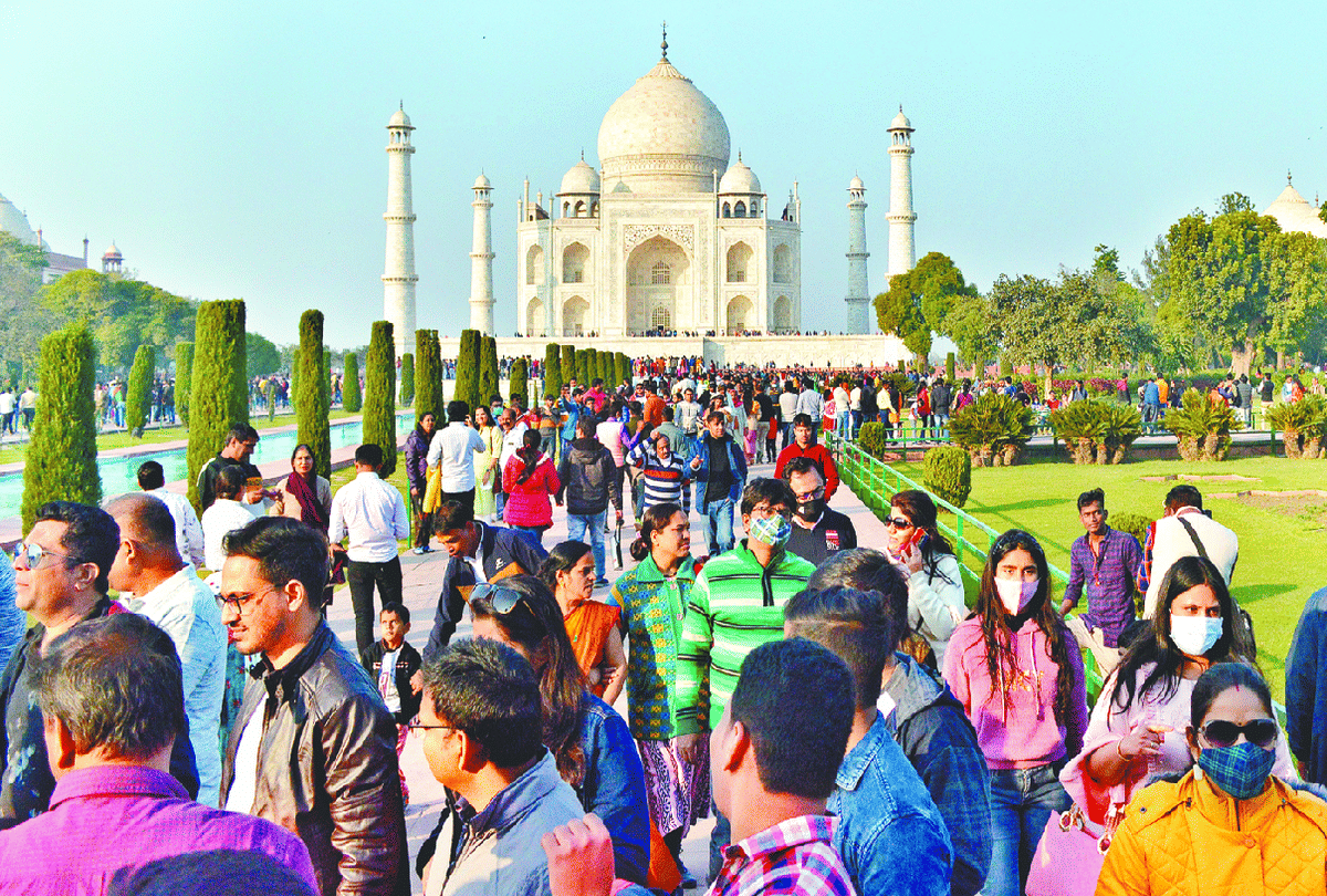 One lakh tourists visited the Taj Mahal in three days