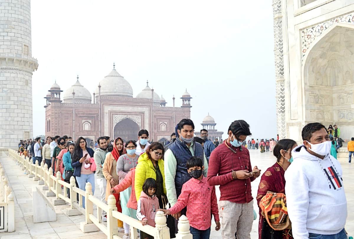One lakh tourists visited the Taj Mahal in three days