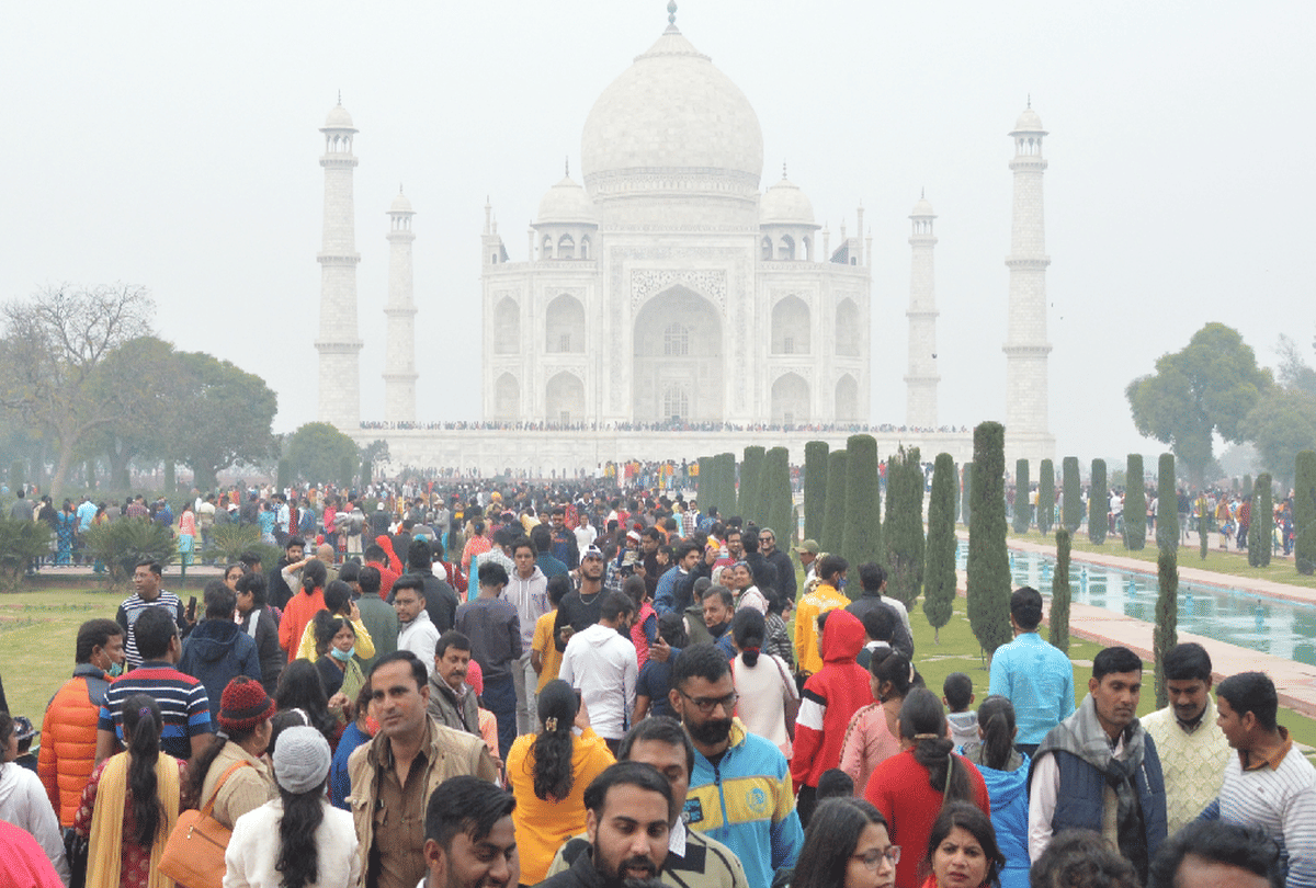 One lakh tourists visited the Taj Mahal in three days