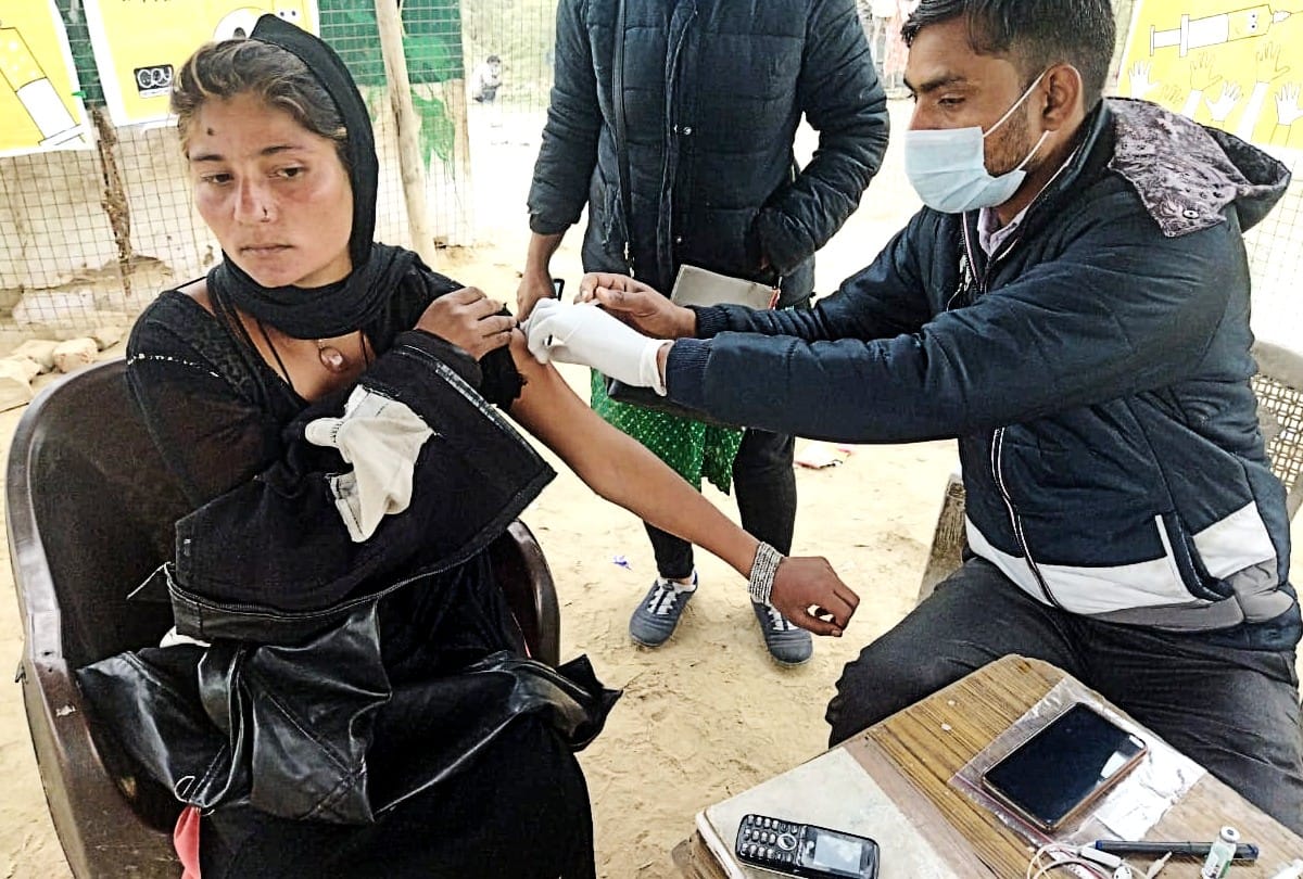 Yogi adityanath instructed to give precautionary dose to personnel on election duty