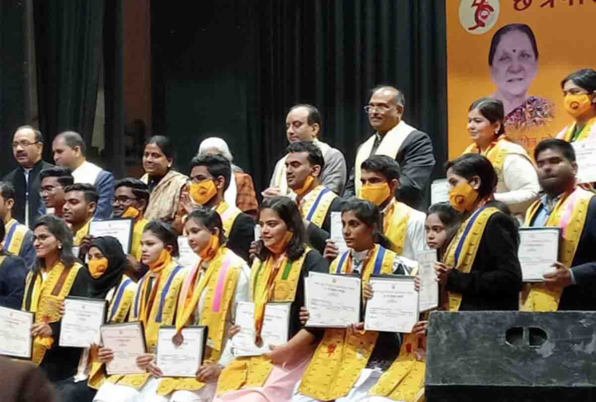 CSJMU Convocation: Gulistan Naaz gets five medals including Gold Medal