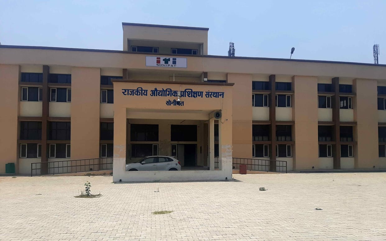 Mission Admission: Students engaged in online application on the last day in ITI