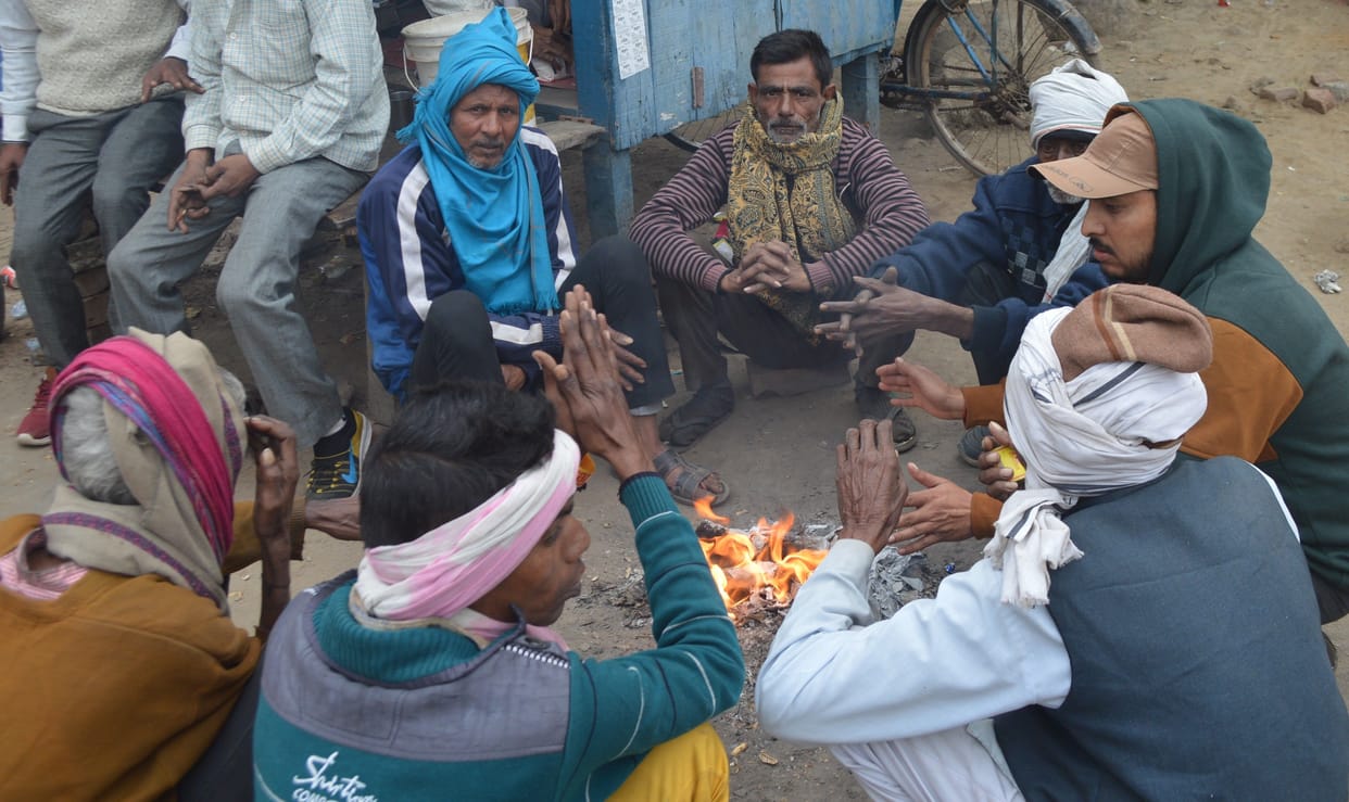 Hathras: Clouds since morning, drizzle and cold winds in the evening gave relief from shivering